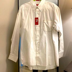 Mens NWT Izod long sleeved button down shirt